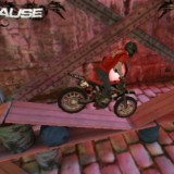 Jak rychle dojedete na druhou stranu ve hře Dirt Bike Evo?