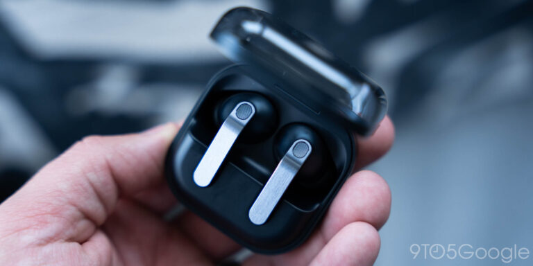 Galaxy Buds 4 Pro vs. rivalové: co koupit v Česku